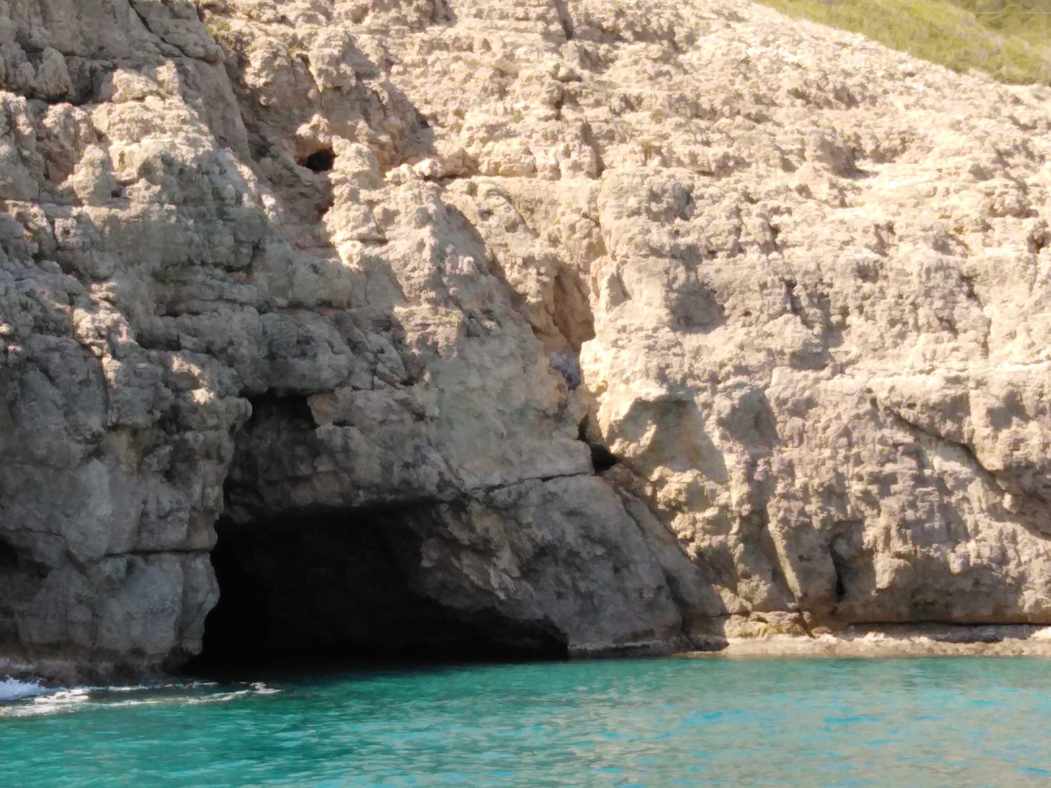 Interior de la Cova del Llop Marí en Cambrils